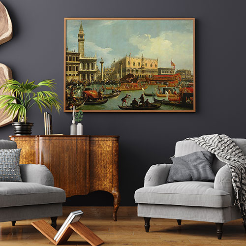 картина с венецианским пейзажем в интереьре гостиной в классическом стиле