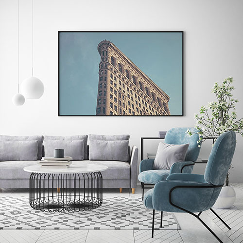 архитектурный постер над диваном в современной гостиной