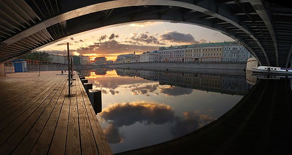 Москва, Россия. Утро на Водоотводном канале