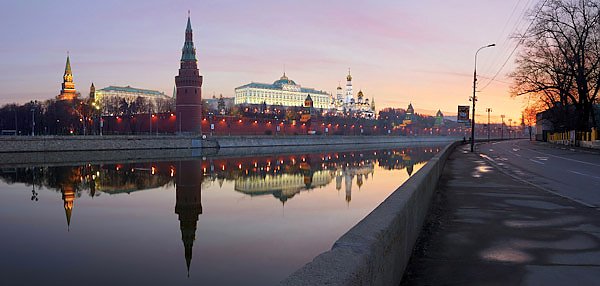 Москва, Россия. Весеннее утро у Кремля