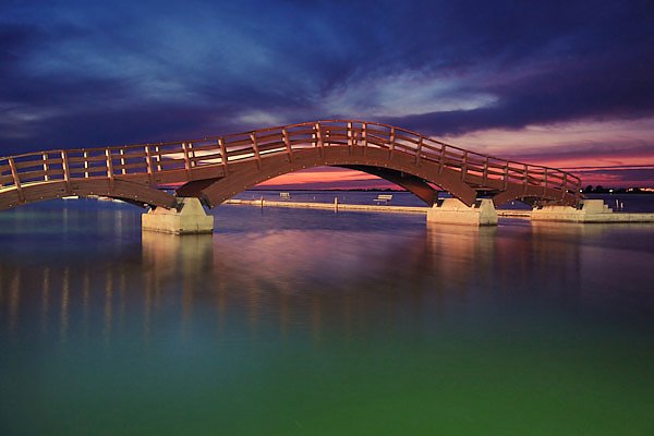 Греция. Остров Лефкада. Мост и лиловый вечер