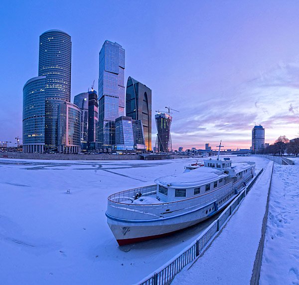 Москва. Зимний Москва-Сити и река Москва