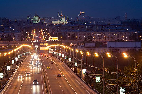 Москва. Метромост Лужники ночью