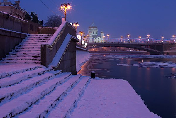 Москва. Софийская набережная и Большой Каменный мост