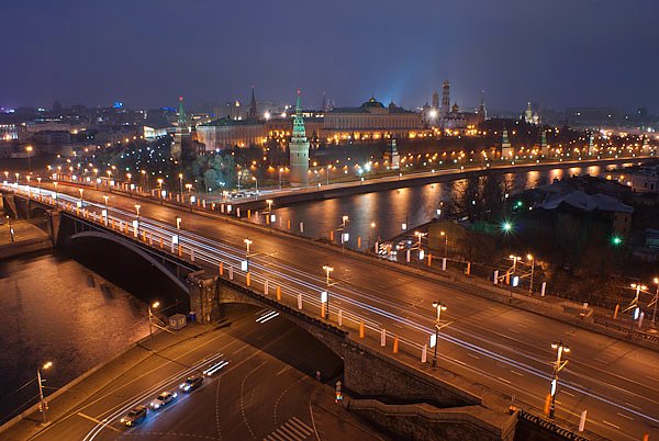 Москва. Вид на Кремль и Большой Каменный мост