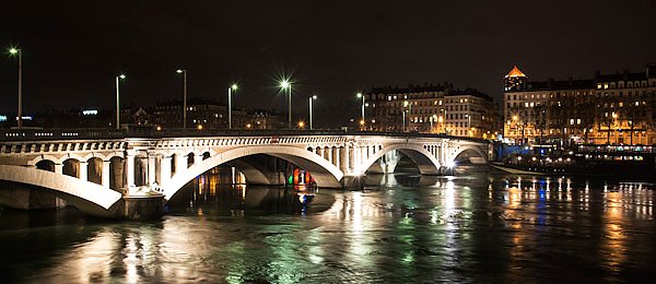 Франция. Лион. Мост через реку Рону