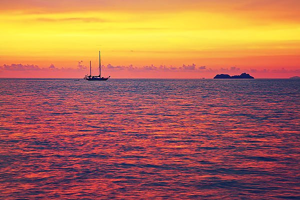 Таиланд, остров Самуи, яхта на закате