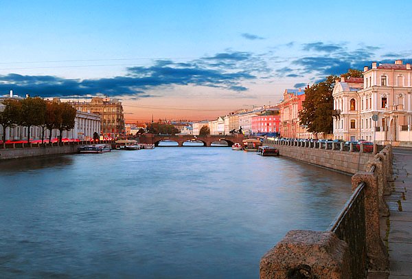 Россия, Санкт-Петербург, Вид на Аничков мост с набережной реки Фонтанки