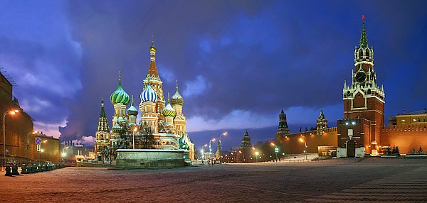 Москва, Россия. Зимний вечер на Красной площади