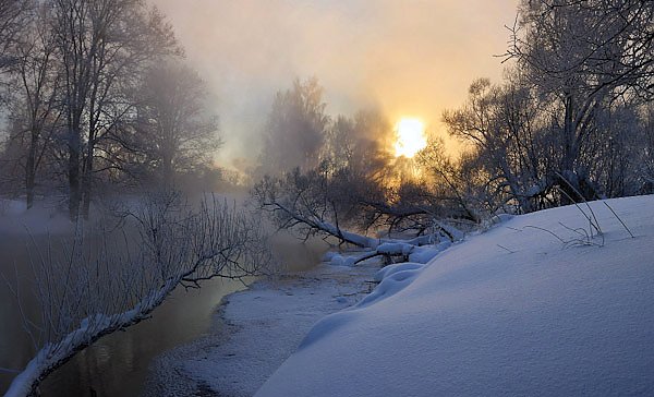 Истра, Россия. Восход зимнего солнца