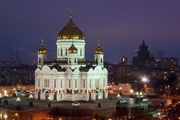 Москва. Храм Христа Спасителя и МИД 2