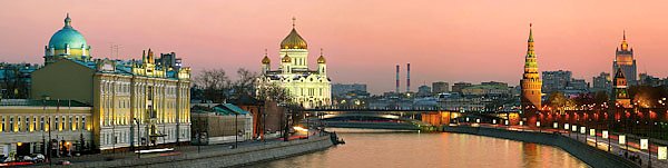 Москва, Россия. Вечерняя панорама с Храмом Христа Спасителя  1
