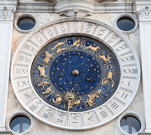 Венеция, Италия. Часы на площади Сан-Марко