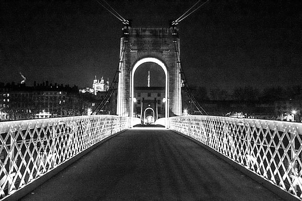 Франция. Лион. Ночной мост