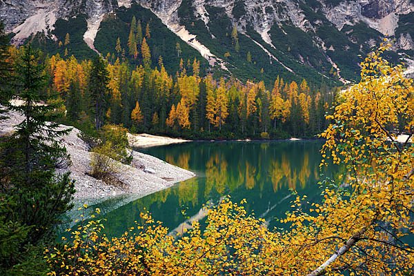 Италия. Озеро Брайес. Осень На Озере