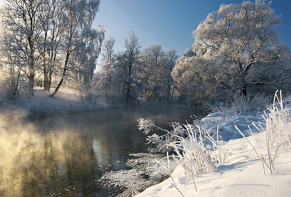 Истра, Россия. Утро на зимней реке