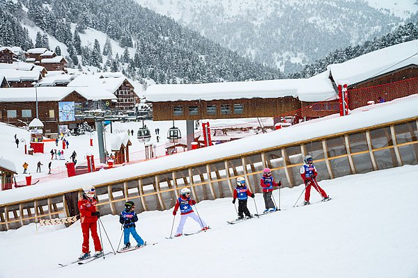 Французские Альпы. Детская горнолыжная школа в долине Мерибель