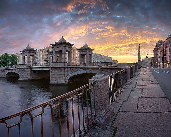 Россия. Санкт-Петербург. Панорама моста Ломоносова на рассвете