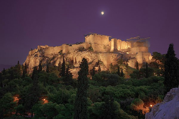 Греция. Афины. Акрополь в лунном свете