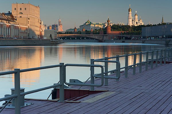 Москва. Рассвет. Вид на Кремль