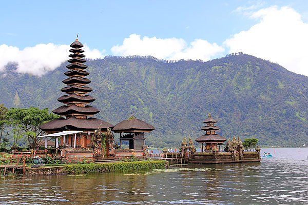Бали. Храм на воде Ulun Danu Bratan