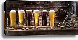 Постер Стаканы пива и бочонок на деревянном столе