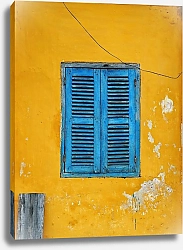 Постер Синие ставни на желтой стене