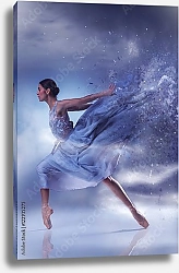 Постер Красивая балерина танцует в синем длинном платье
