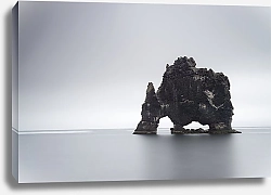 Постер Черная арка скалы в море