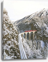 Постер Красный поезд на заснеженном мосту