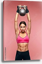 Постер Спортсменка с гирей на розовом фоне