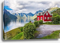 Постер Маленький дом в норвежских фьордах