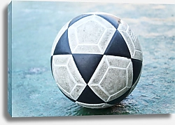 Постер Старый футбольный мяч
