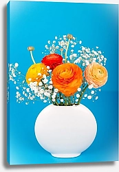 Постер Оранжевые цветы в белой вазе на голубом