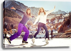 Постер Две девушки на коньках на открытом воздухе