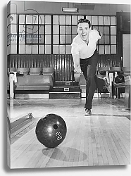 Постер Man bowling 2