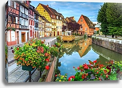 Постер Красочные средневековые фасады, отражающиеся в воде, Кольмар, Франция