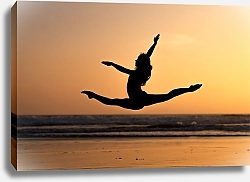 Постер Силуэт гимнастки в прыжке на закате