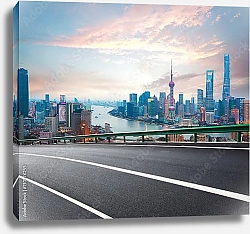 Постер Пустая дорога с видом на город в Шанхае