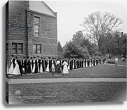 Постер Неизвестен Seniors marching to chapel, Mt. Holyoke College, South Hadley, Massachusetts, c.1908