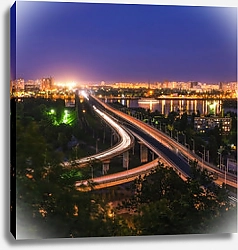 Постер Дорожно-железнодорожный мост в вечернем Киеве. Украина