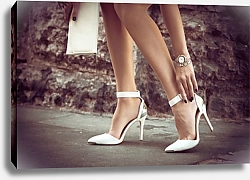 Постер Элегантные белые туфли