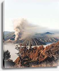 Постер Дымящий вулкан