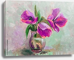 Постер Три пурпурных цветка в стеклянной вазе 