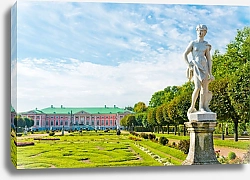 Постер Парк со статуями и дворец графа Шереметьева