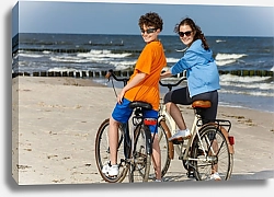 Постер Прогулка на велосипедах по пляжу