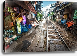Постер Железнодорожный переезд на улице в городе, Вьетнам