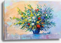 Постер Пышный букет полевых цветов в синей вазе