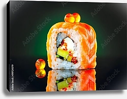 Постер Калифорния суши-ролл с лососем, овощами и икрой летучей рыбы