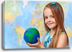 Постер Мир в моих руках - маленькая девочка в классе географии